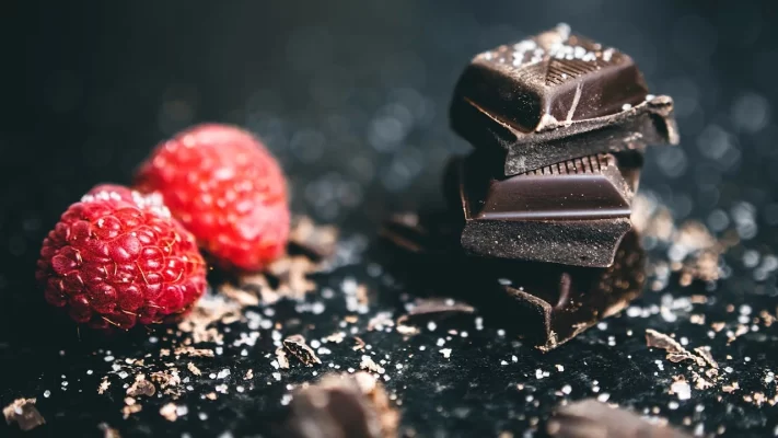 10 Beneficios del Chocolate Oscuro Respaldados por la Ciencia