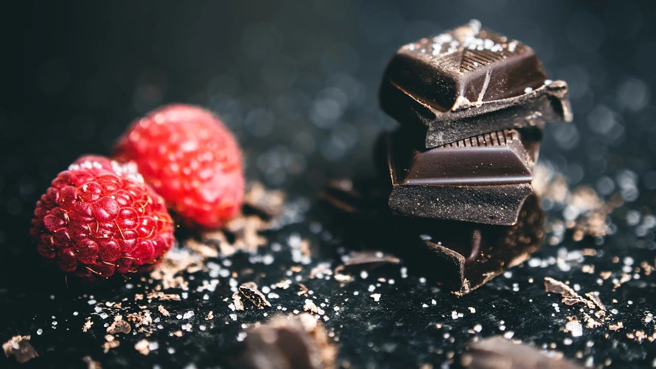 10 Beneficios del Chocolate Oscuro Respaldados por la Ciencia